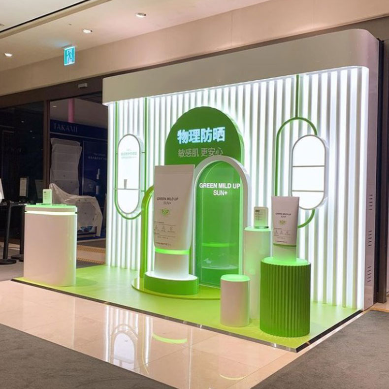 品牌定制高端时尚商场专用带灯光亚克力特色立式化妆品展示柜